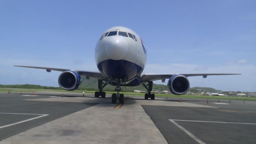 Boeing 777-200 (G-YMMF)