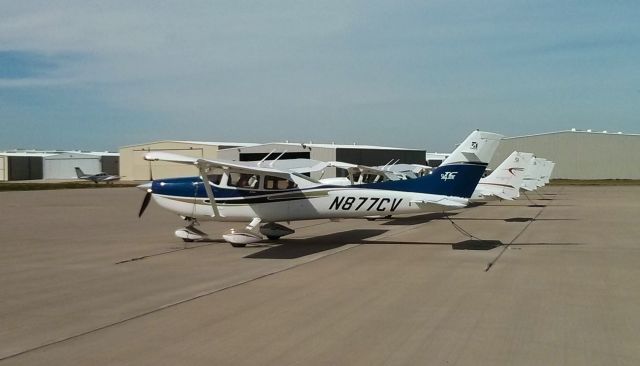 Cessna Skylane (N877CV)