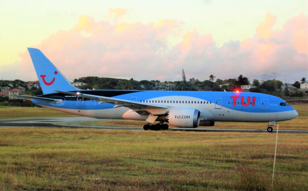 Boeing 787-8 (G-TUIC) - TOM838 to Birmingham starting takeoff roll on runway 09.