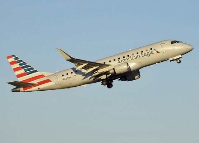 EMBRAER 175 (long wing) (N229NN)