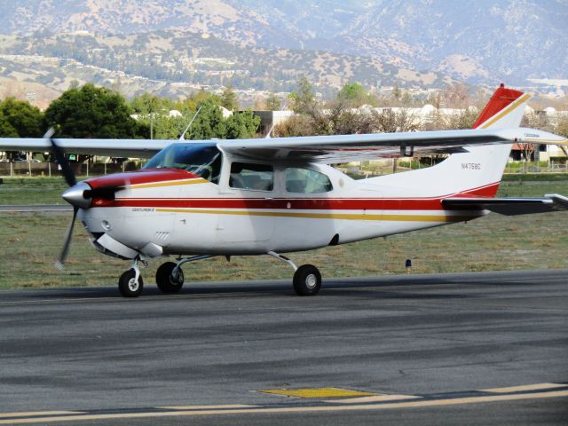 Cessna Centurion (N4758C) - Taxiing to RWY 8R