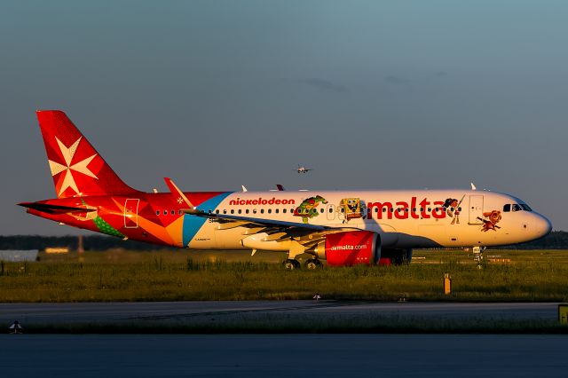 Airbus A320 (9H-NEO)