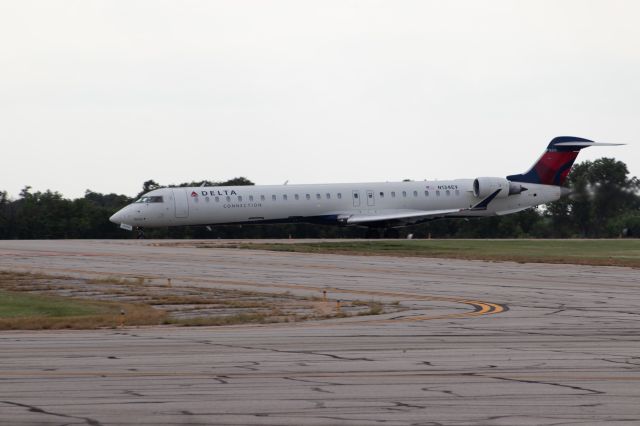 Canadair Regional Jet CRJ-900 (N134EV)