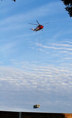 Sikorsky Sea King (N905CH) - Moving A/C Units off a building in Indianapolis.