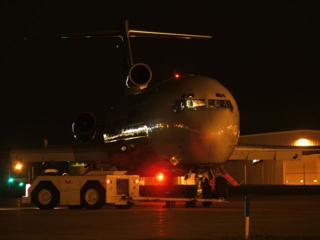 — — - Fed Ex 727 Ready to Leave Appleton, WI USA 2007