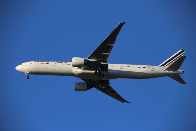 BOEING 777-300ER (F-GZNA)