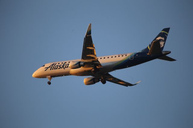EMBRAER 175 (long wing) (N650QX)