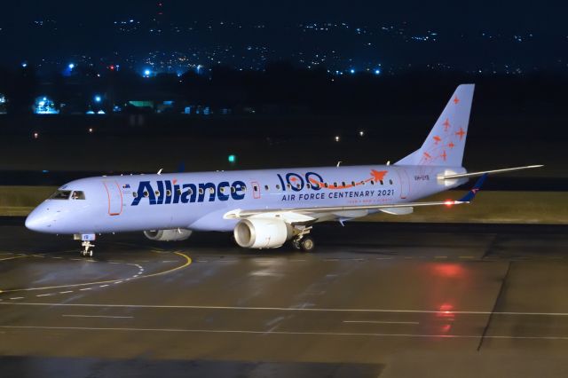 Embraer ERJ-190 (VH-UYB) - ADELAIDE AIRPORT, THURSDAY NIGHT MAY 5, 2022.
