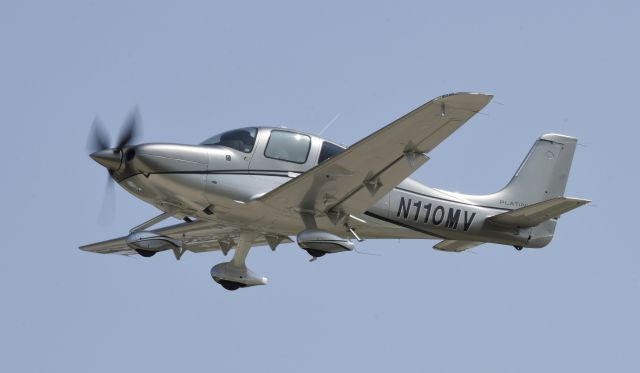 Cirrus SR22 Turbo (N110MV) - Airventure 2019