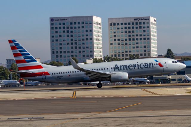 Boeing 737-800 (N812NN)