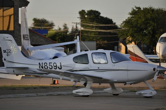 Cirrus SR-22 (N859J)