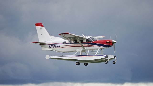 Quest Kodiak (N456SB) - A Kodiak 100 doing pattern work on Rwy 16R on 4.25.17. (Ser #100-0196).