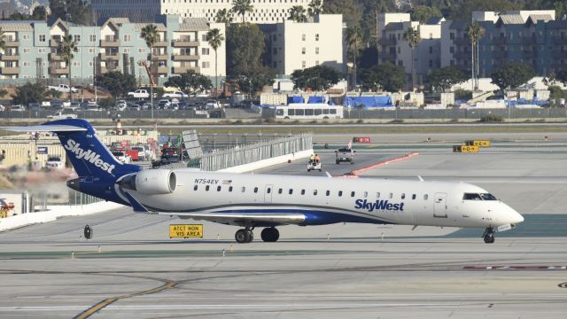 Canadair Regional Jet CRJ-700 (N754EV) - Taxiing to gate at LAX