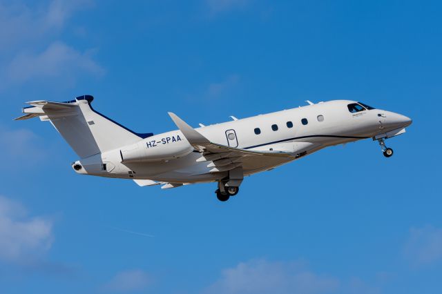 Embraer Legacy 450 (HZ-SPAA)