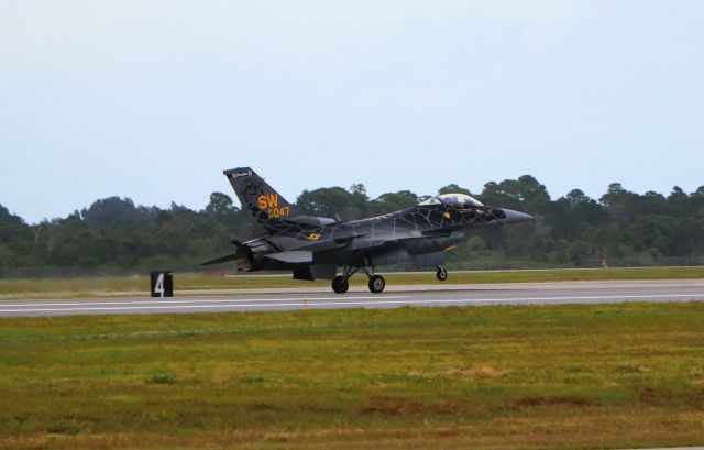 Lockheed F-16 Fighting Falcon (94-0047) - 4/29/22 landing after sunset demo at airshow