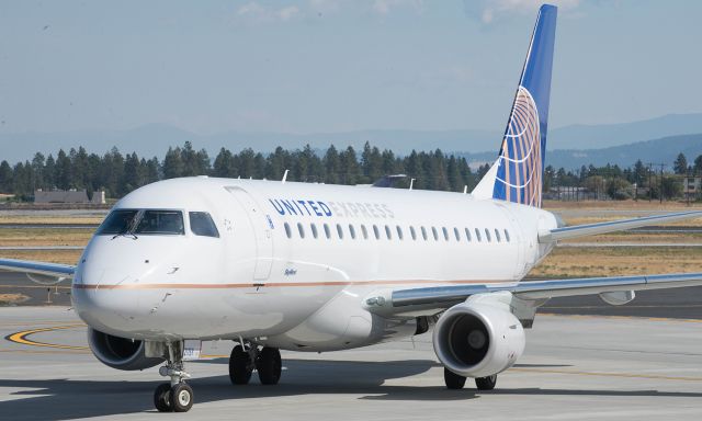 Embraer 175 (N211SY)