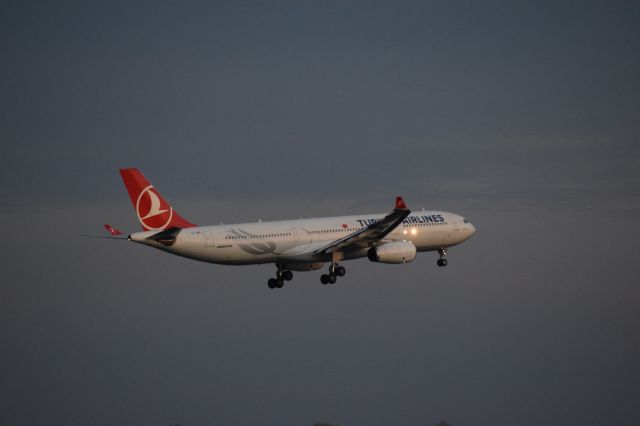 Airbus A330-300 (TC-JNO)