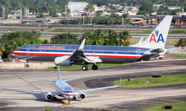 Boeing 737-800 (N866NN)