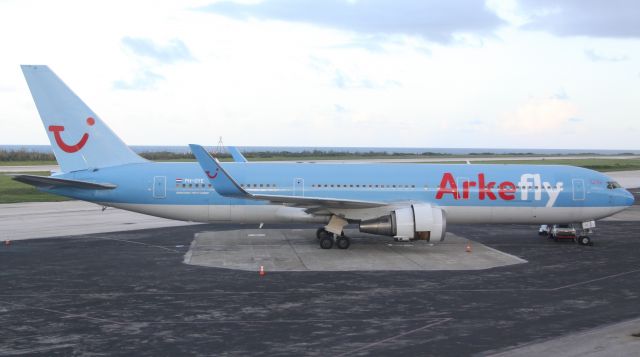 BOEING 767-300 (PH-OYE)