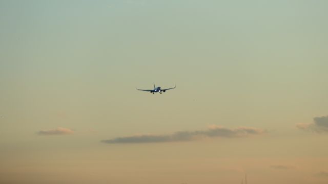 BOEING 767-300 (N320UP)