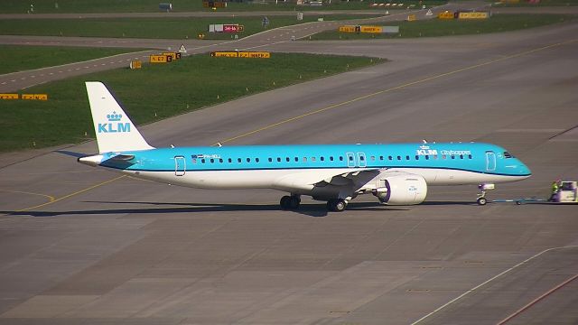 EMBRAER ERJ-190-400 (PH-NXJ) - PHNXJ17042022ZRH.jpg