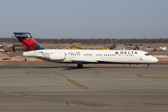 Boeing 717-200 (N981AT) - DAL2497 on the quick hop to Boston.  6 April 2015