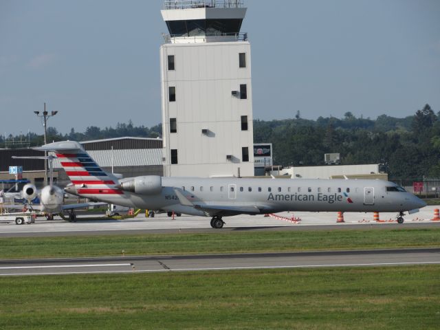 Canadair Regional Jet CRJ-700 (N542EA)