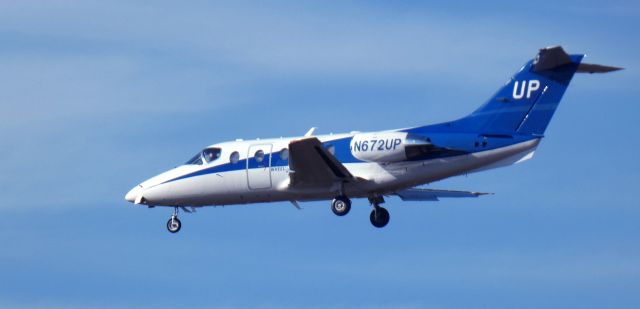 Beechcraft Beechjet (N672UP) - About to touch down is this 2010 Hawker Beechcraft 400XP in  the Autumn of 2023.