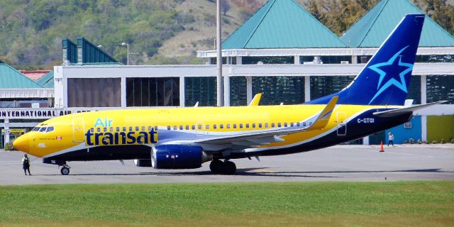 Boeing 737-700 (C-GTQI)