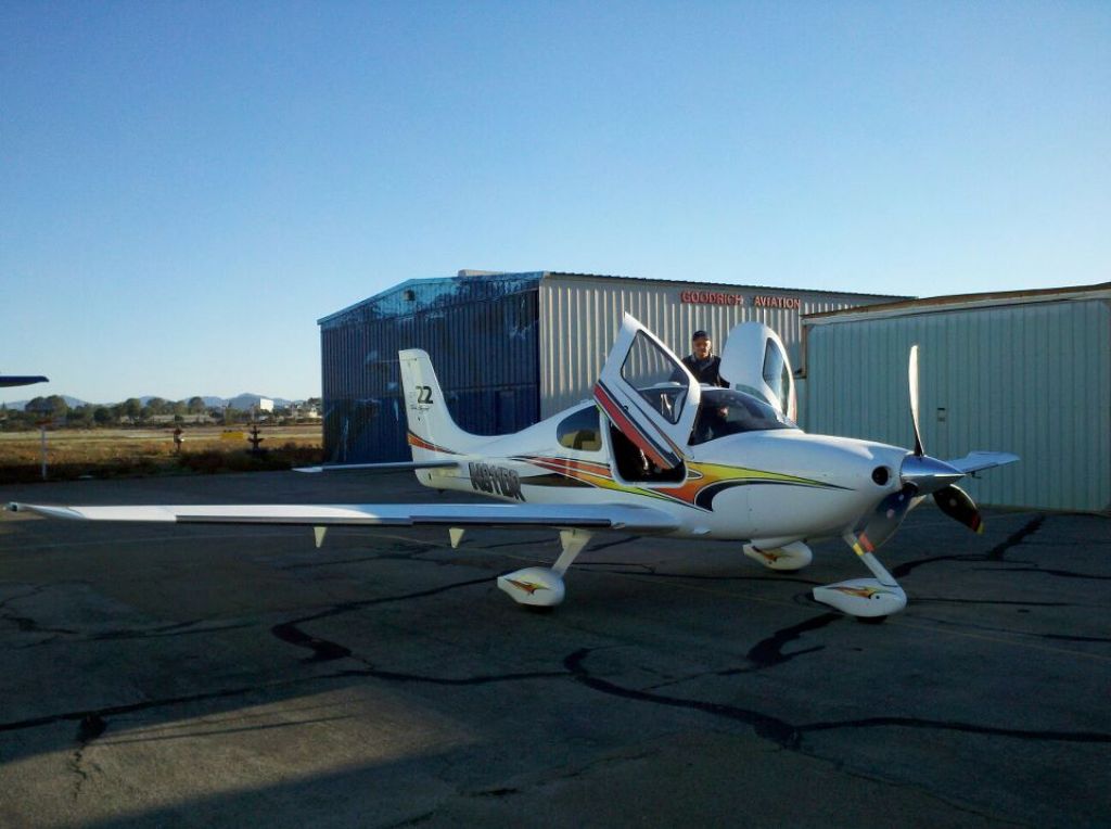 Cirrus SR-22 (N811DR)