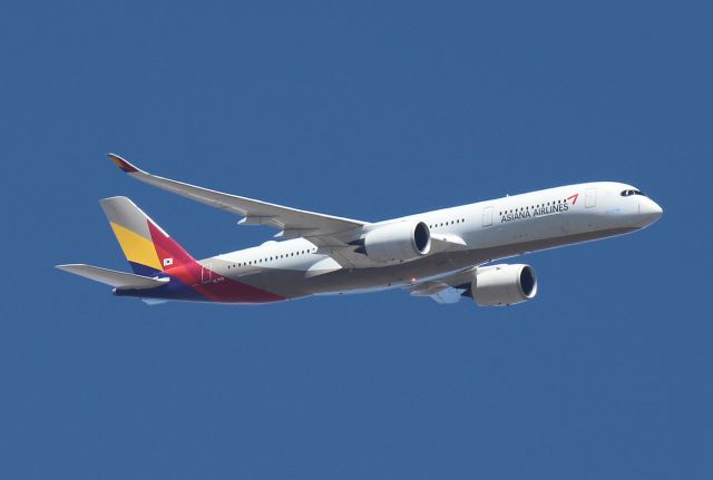 Airbus A350-900 (HL7771) - SFO area_  A walk in the park...literally caught this SFO bound Asiana A350-9 about ready for a right downwind for Runway 28LR at San Francisco, still quite a few miles before "gear down" over the San Mateo Bridge marker. I think this is my first A359 photo for Asiana. The view of the passengers was excellent this day with little Fog and breezy skies offering clear visibility for the turn to SFO.