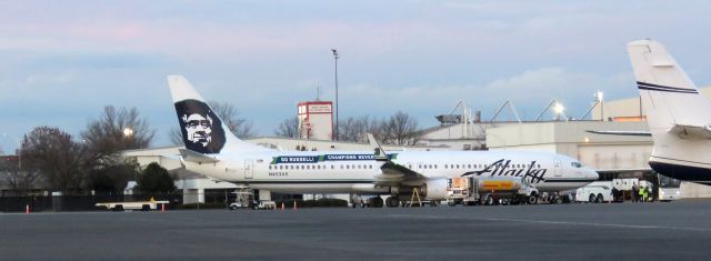 Boeing 737-900 (N453AS) - Special Charter to Charlotte for Seahawk fans Jan. 16, 2016