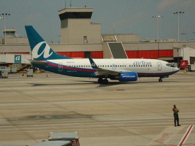 Boeing 737-700 (N167AT)