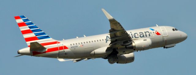 Airbus A320 (N9010R)