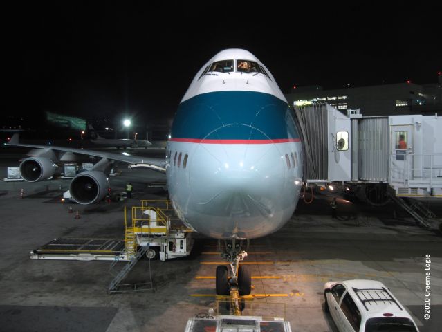 Boeing 747-400 (B-HKF)