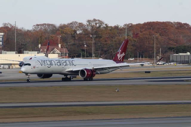 Airbus A350-1000 (G-VLUX)