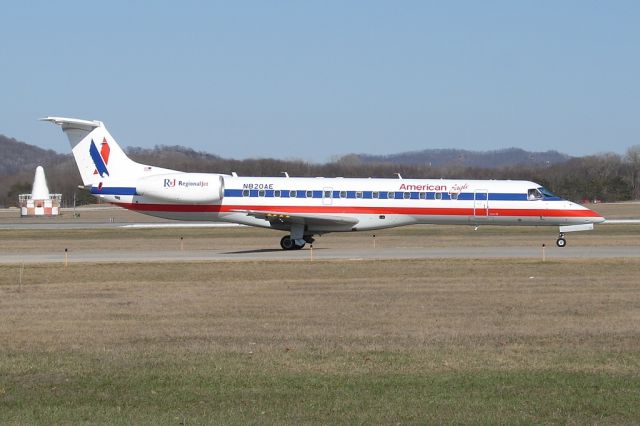 Embraer ERJ-135 (N820AE)