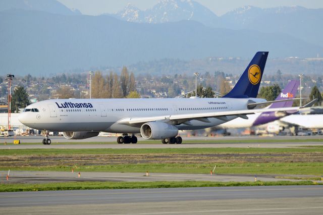 Airbus A330-300 (D-AIKQ)