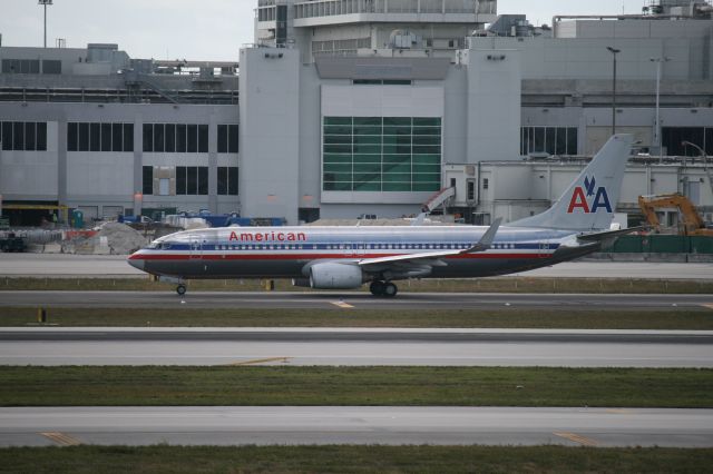 Boeing 737-800 (N976AN)