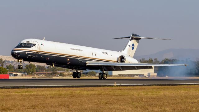 McDonnell Douglas MD-83 (XA-UVG)