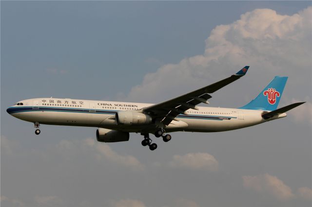 Airbus A330-300 (B-6111)