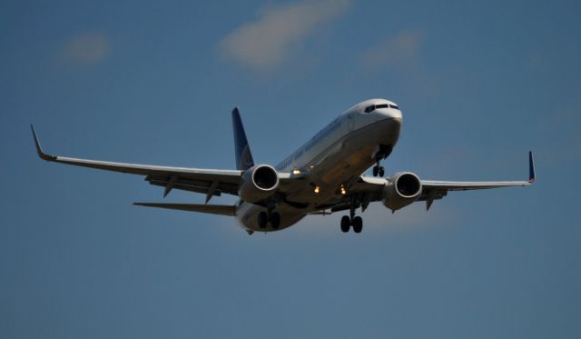 Boeing 737-800 (N76526)