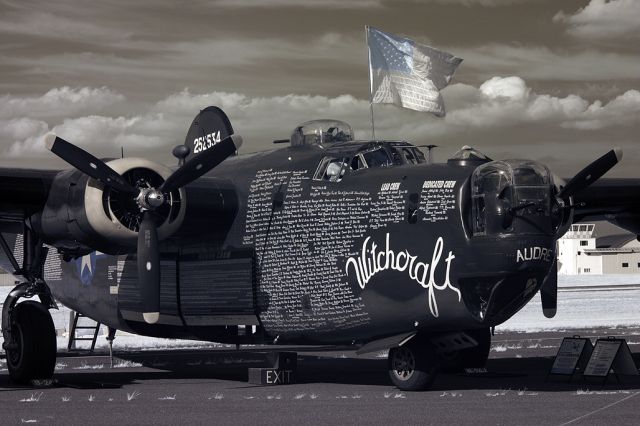 Consolidated B-24 Liberator (N224J)