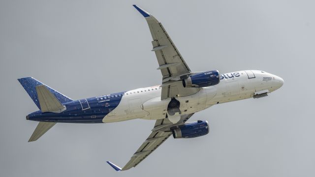 Airbus A320 (N709JB) - Departing 27Rbr /6/18/17