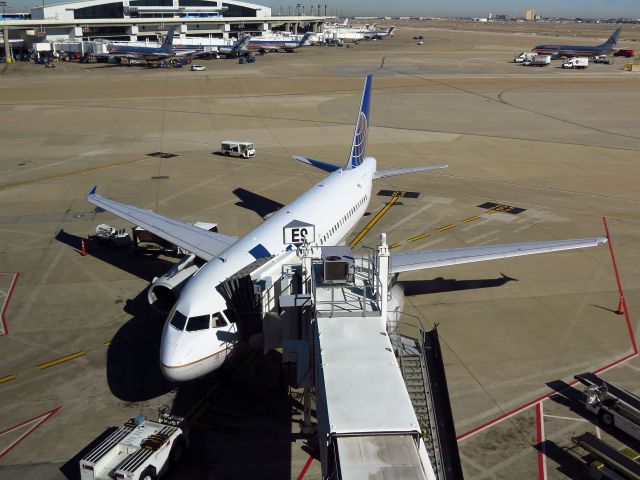 Airbus A320 (N405UA)