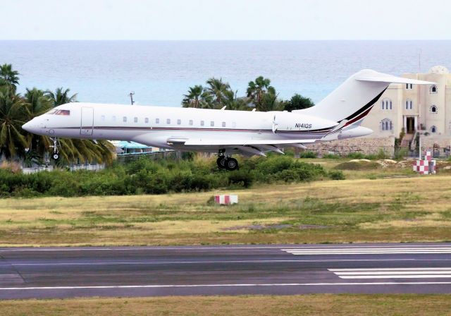 Bombardier Global Express (N141QS)