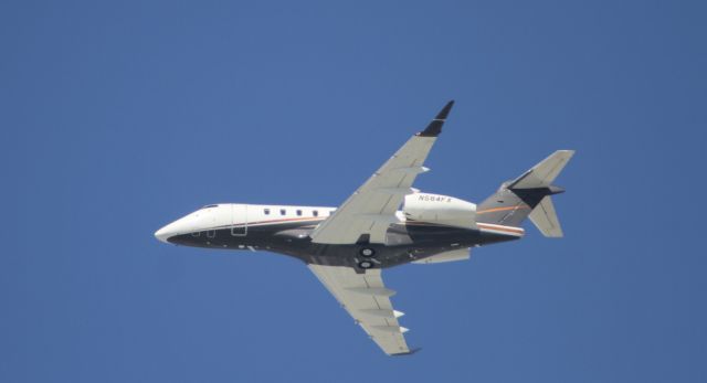 Bombardier Challenger 300 (N584FX)