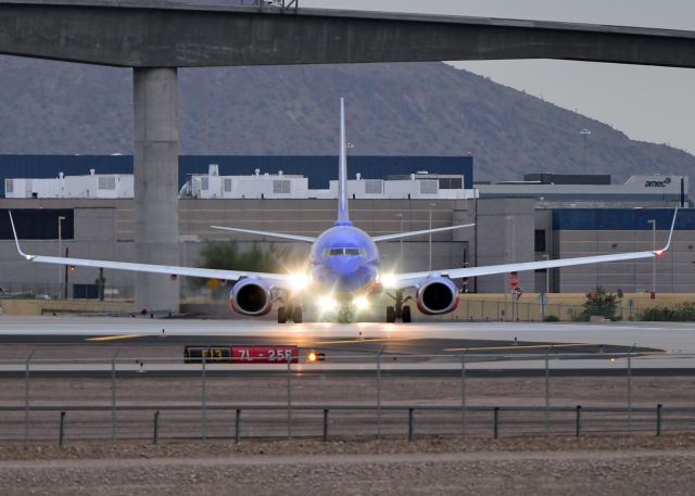 Boeing 737-700 (N745SW)
