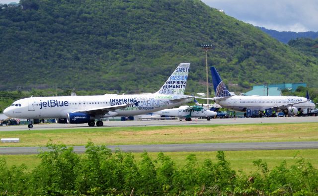 Airbus A320 (N598JB)