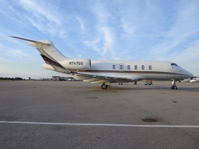 Canadair Challenger 350 (N747QS)